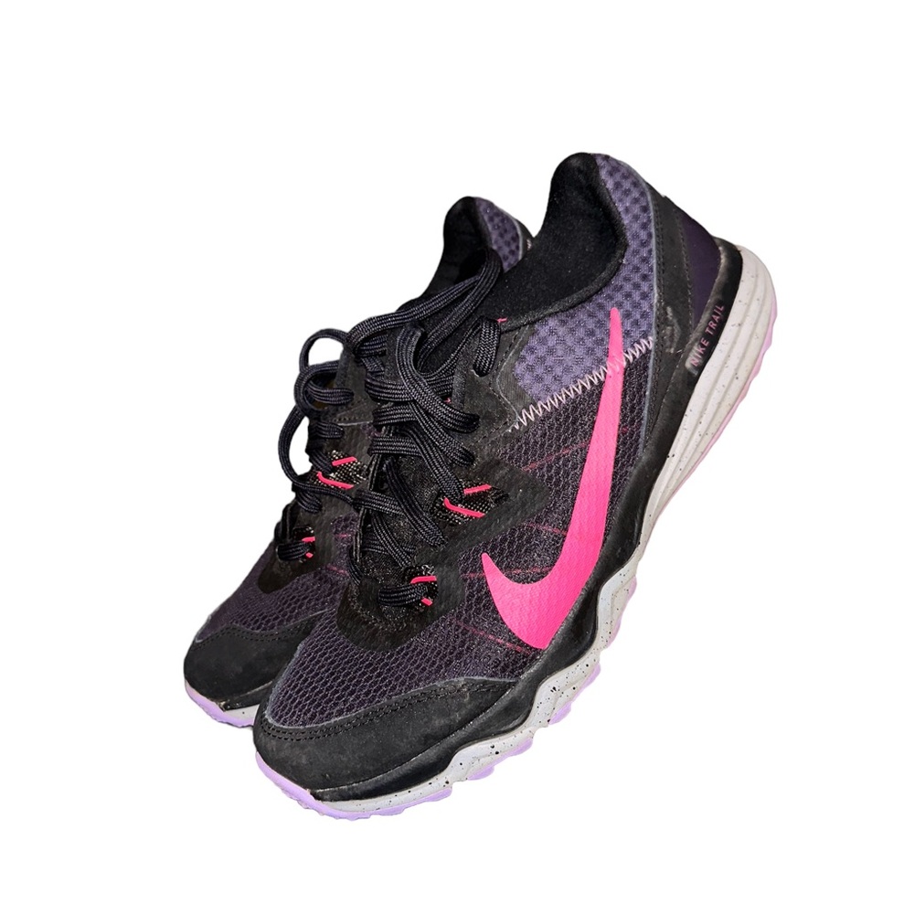 Nike trail tennis shoes